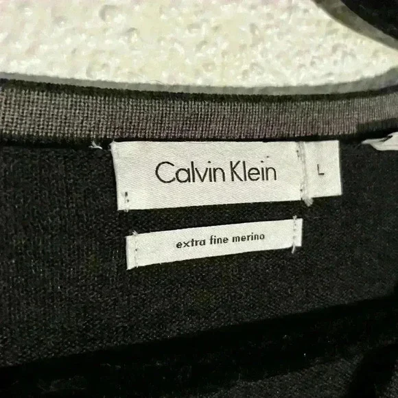 Calvin Klein Size Large Extra Fine 100% Merino Wool V-Neck Sweater Lightweight - Picture 6 of 6